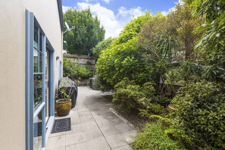 Photo of property in 13h Eban Avenue, Hillcrest, Auckland, 0627