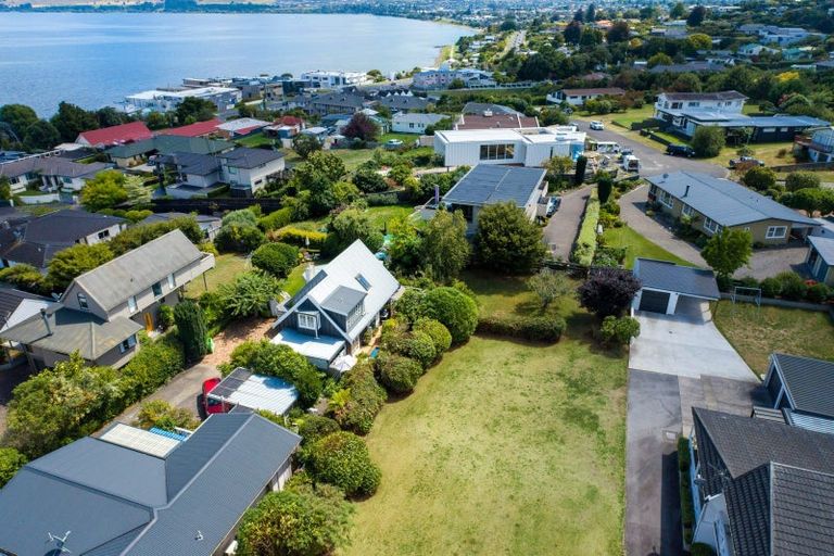 Photo of property in 16 Harvey Street, Waipahihi, Taupo, 3330