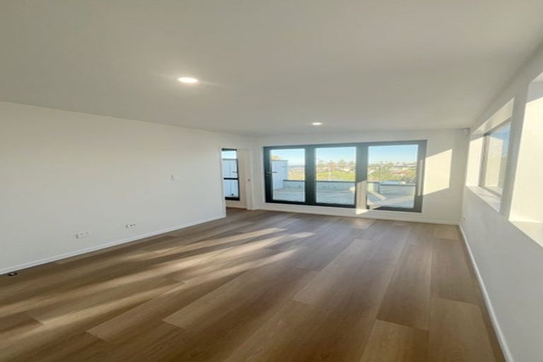 Photo of property in 9b Glamorgan Drive, Torbay, Auckland, 0630