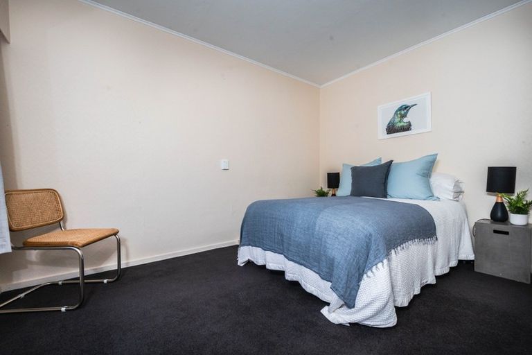 Photo of property in 10 Black Rock Road, Newlands, Wellington, 6037