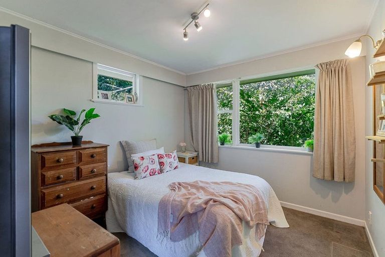 Photo of property in 11 Acheron Road, Paremata, Porirua, 5026