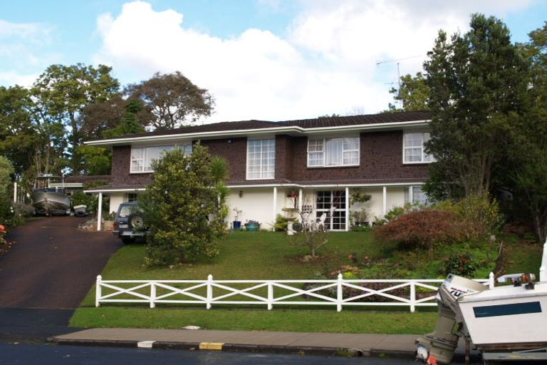 Photo of property in 7 Kerry Dell, Cockle Bay, Auckland, 2014
