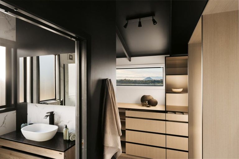 Photo of property in 2 Keam Way, Welcome Bay, Tauranga, 3112