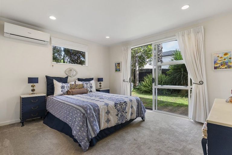 Photo of property in 2/15 Bradbury Road, Botany Downs, Auckland, 2010