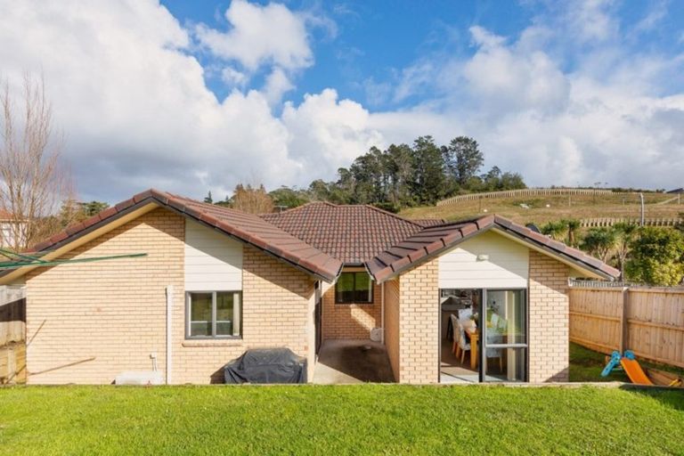 Photo of property in 26 Burton's Drive, Swanson, Auckland, 0614