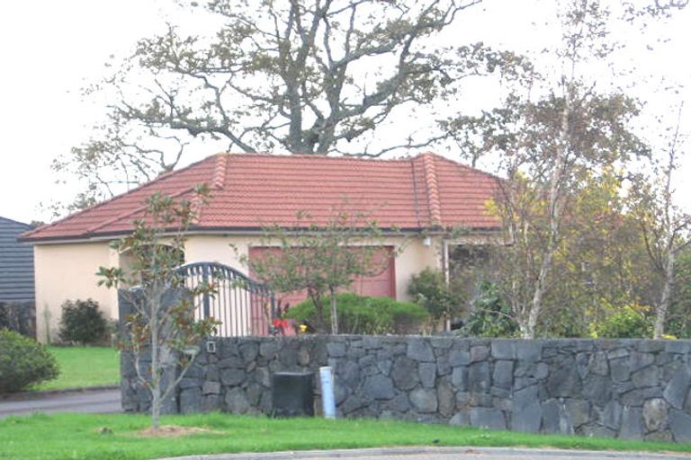 Photo of property in 22 Burgundy Park Avenue, Henderson, Auckland, 0612