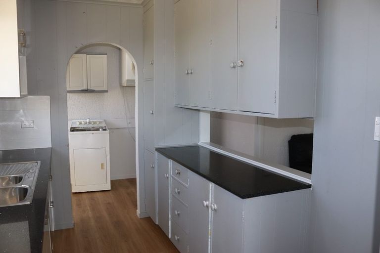 Photo of property in 10 Ingleby Place, Kelston, Auckland, 0602