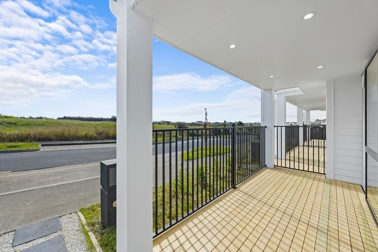 Photo of property in 4 Harikoa Way, Karaka, 2113
