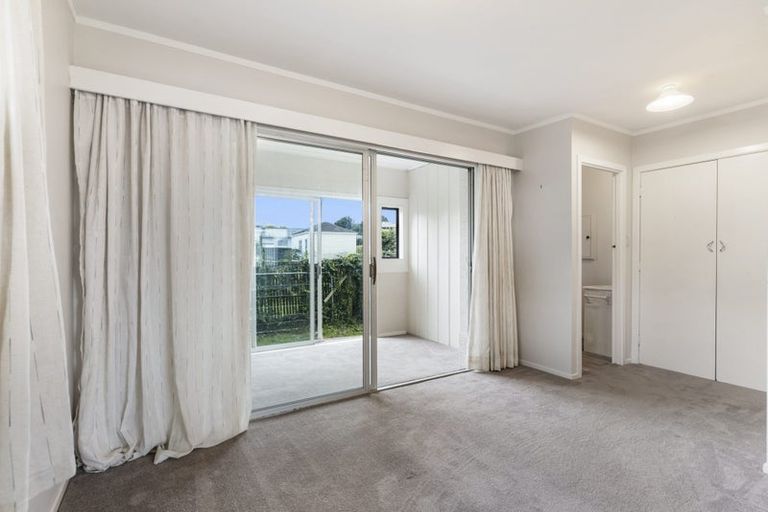 Photo of property in 58 Yeovil Road, Te Atatu Peninsula, Auckland, 0610