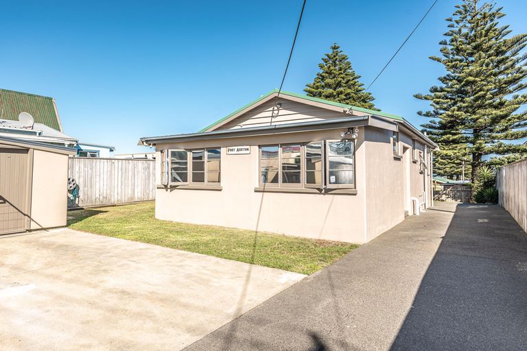 Photo of property in 9 Ashton Terrace, Castlecliff, Whanganui, 4501