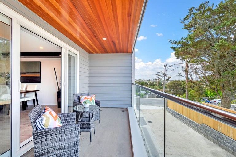 Photo of property in 25b Pupuke Road, Birkenhead, Auckland, 0627