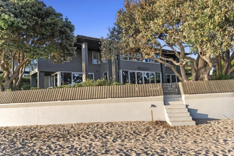 Photo of property in 25 Huntly Road, Campbells Bay, Auckland, 0630