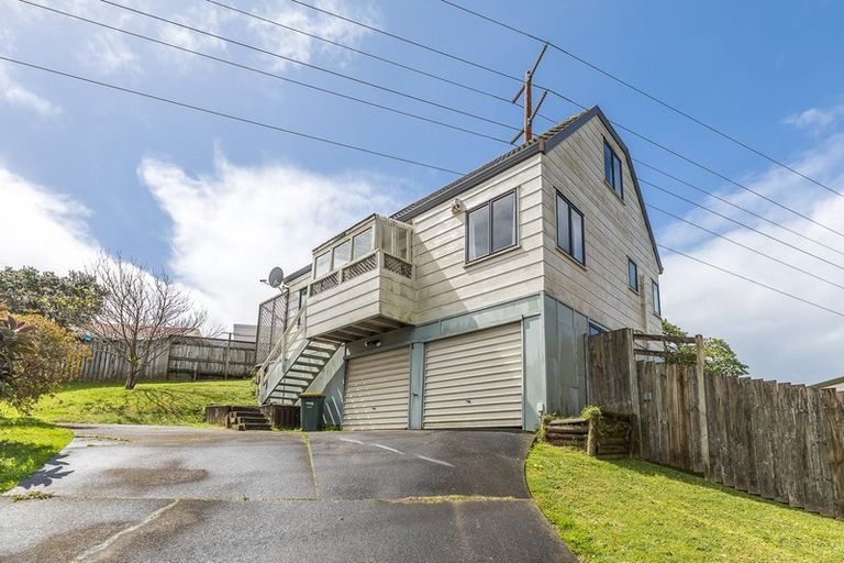 Photo of property in 2/24 Thalia Place, Totara Vale, Auckland, 0629