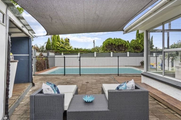 Photo of property in 1/32 Manuka Road, Glenfield, Auckland, 0629