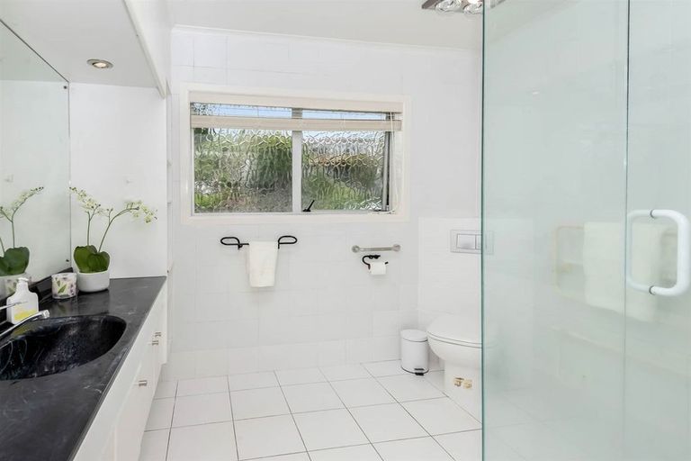 Photo of property in 17 Copperfield Terrace, Mellons Bay, Auckland, 2014