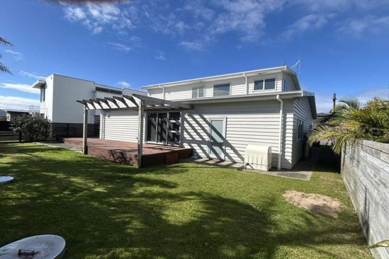 Photo of property in 12 Matariki Street, Omaha, 0986