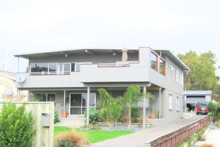 Photo of property in 49 Pohutukawa Avenue, Red Beach, 0932