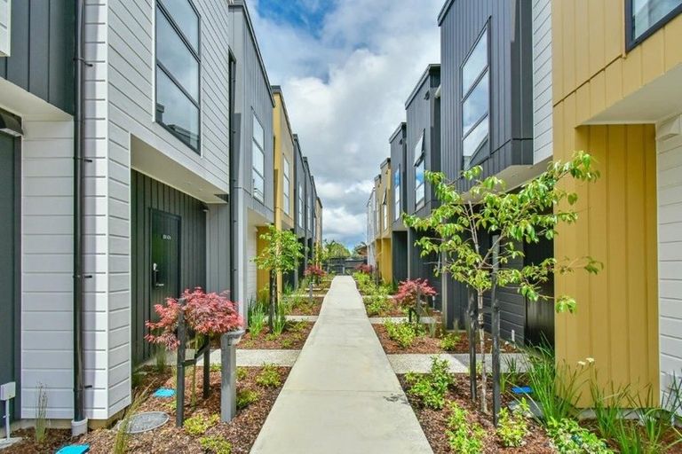 Photo of property in 4/47a Huntington Drive, Huntington Park, Auckland, 2013