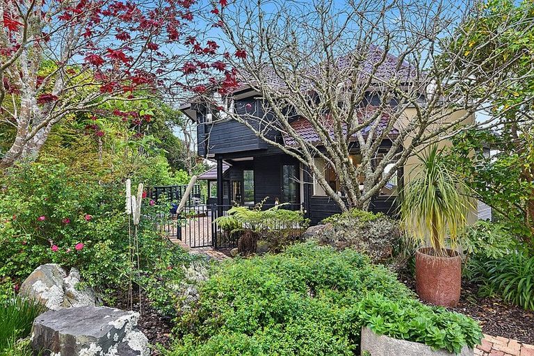 Photo of property in 7 View Road, Campbells Bay, Auckland, 0630