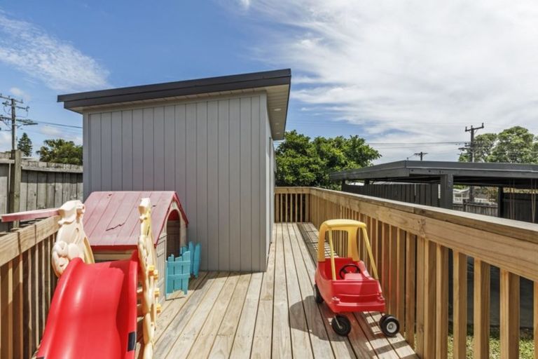 Photo of property in 1/25 Fairclough Road, Beach Haven, Auckland, 0626