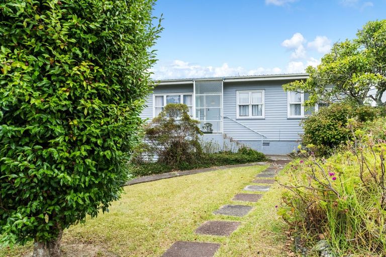 Photo of property in 64 Sylvan Crescent, Te Atatu South, Auckland, 0610