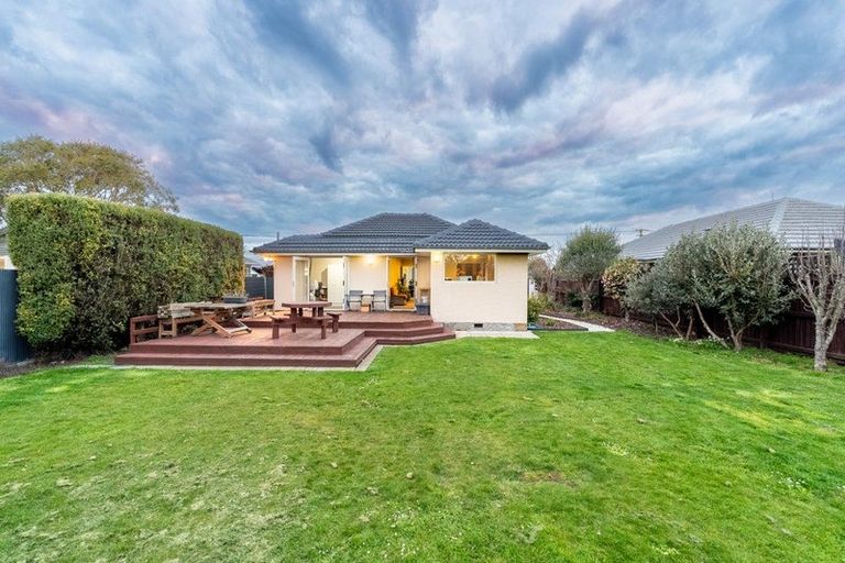 Photo of property in 43 Daniels Road, Redwood, Christchurch, 8051