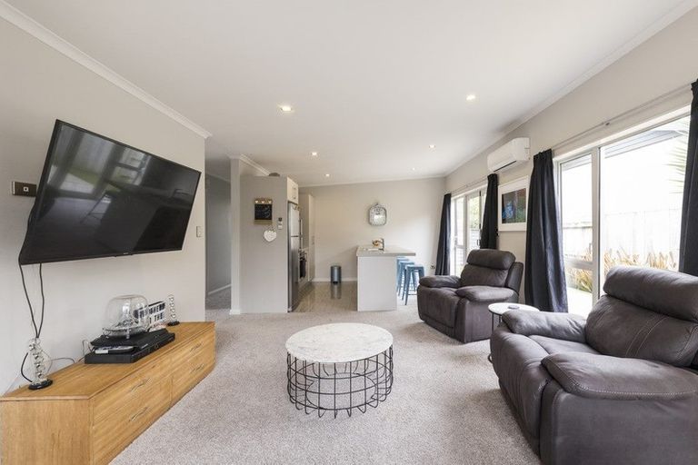 Photo of property in 6a Chelwood Street, Takaro, Palmerston North, 4412