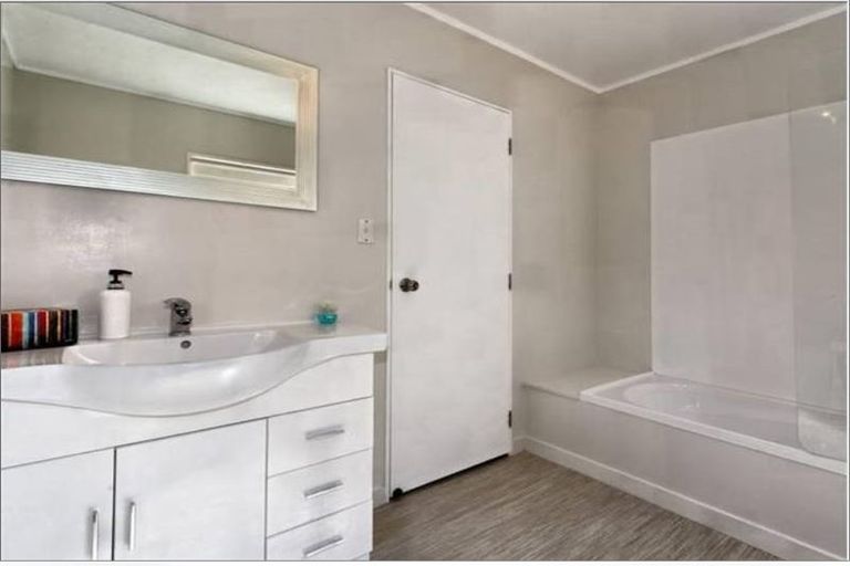 Photo of property in 60 Palomino Drive, Henderson, Auckland, 0612