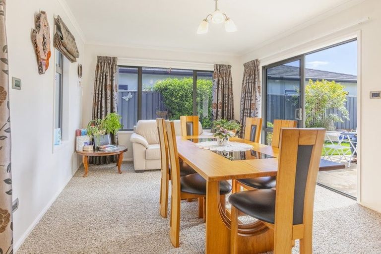 Photo of property in 76 Orotu Drive, Poraiti, Napier, 4112