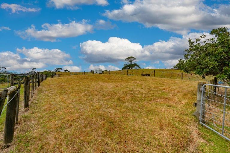 Photo of property in 14b Wairere Road, Waitakere, Henderson, 0782