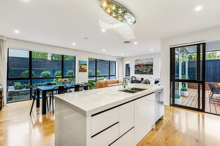 Photo of property in 34a Lyons Avenue, Murrays Bay, Auckland, 0630