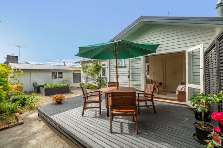 Photo of property in 45 Cambridge Terrace, Masterton, 5810