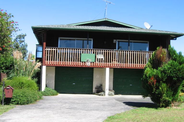Photo of property in 3 Taitua Drive, Te Atatu South, Auckland, 0610