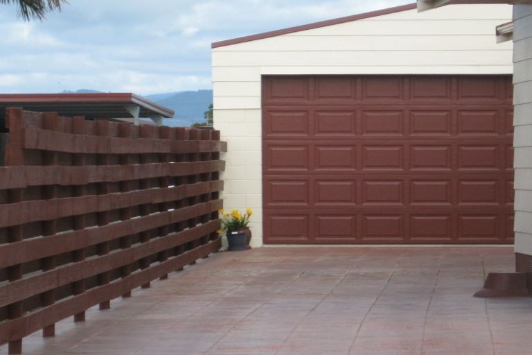 Photo of property in 18 Tawhara Place, Edgecumbe, 3120