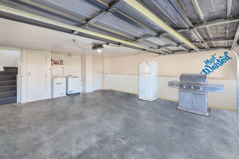 Photo of property in 11 Loughanure Place, Massey, Auckland, 0614