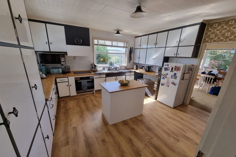 Photo of property in 197 Bridge Street, Bulls, 4818