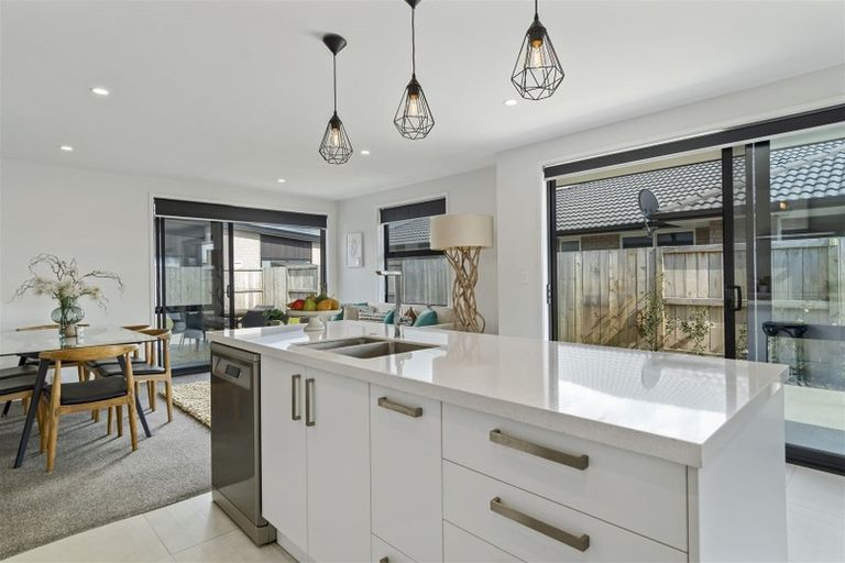 Photo of property in 28 Te Kio Crescent, Papamoa Beach, Papamoa, 3118