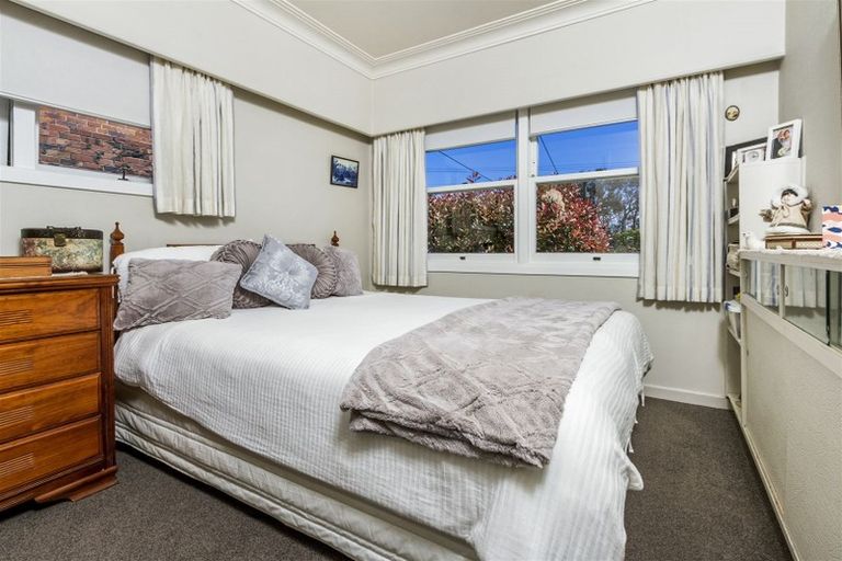 Photo of property in 72 Ocean View Road, Northcote, Auckland, 0627