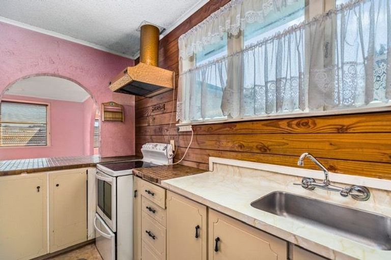 Photo of property in 62 Woodglen Road, Glen Eden, Auckland, 0602