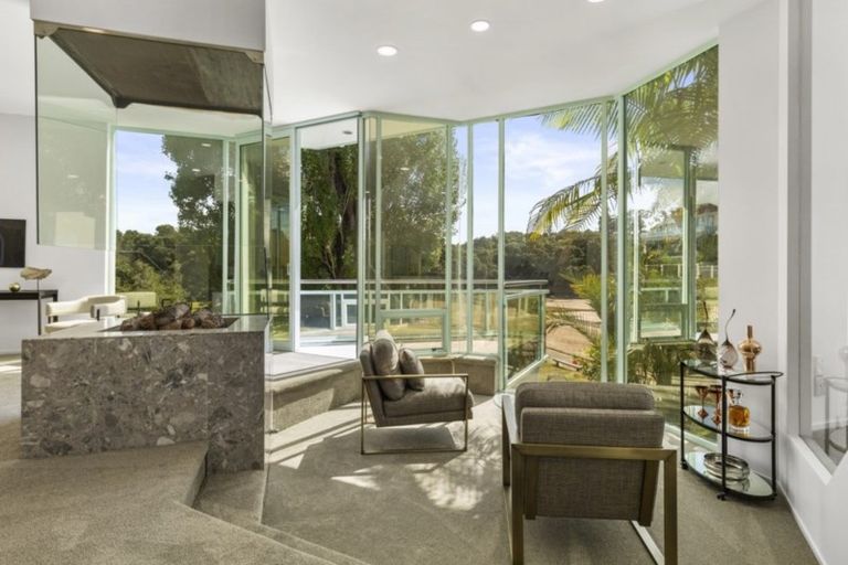 Photo of property in 2/9 The Esplanade, Castor Bay, Auckland, 0620