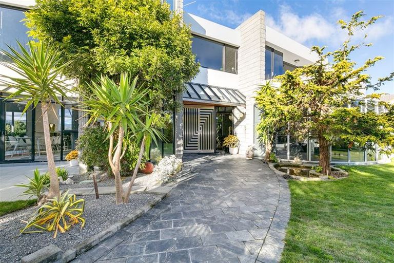 Photo of property in 32 Seatoun Heights Road, Seatoun, Wellington, 6022