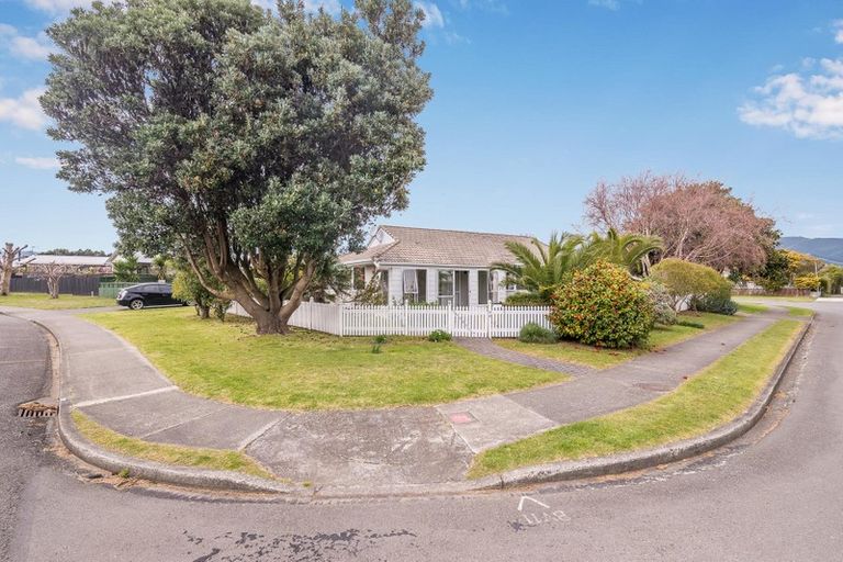 Photo of property in 44 Langdale Avenue, Paraparaumu, 5032