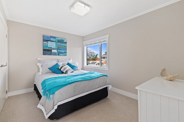 Photo of property in 5a Marine Terrace, Bayswater, Auckland, 0622