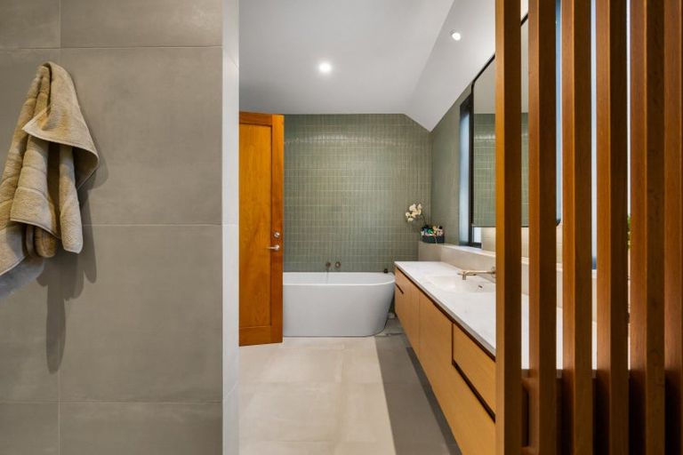 Photo of property in 248 Beacon Point Road, Wanaka, 9305