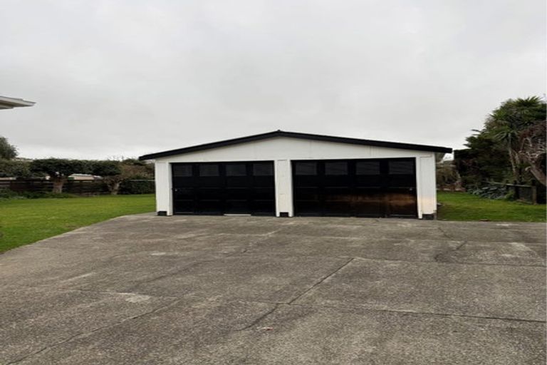 Photo of property in 12 Karu Crescent, Waikanae, 5036