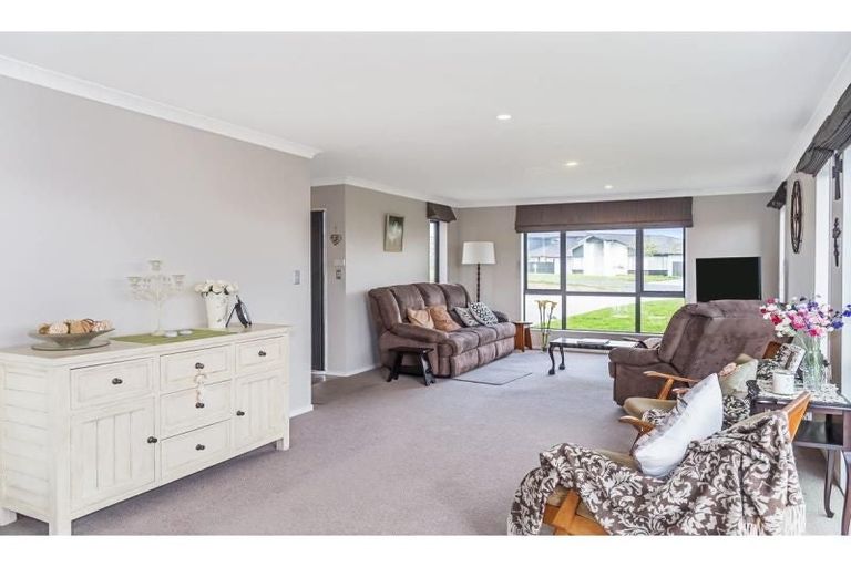 Photo of property in 23 Bankside Road, Silverdale, 0932