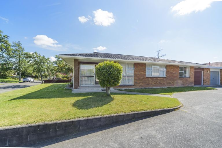 Photo of property in 29a Raglan Avenue, Cloverlea, Palmerston North, 4412