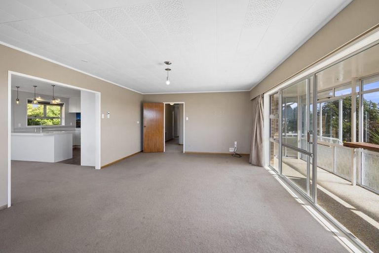 Photo of property in 44 Nevada Drive, Merrilands, New Plymouth, 4312