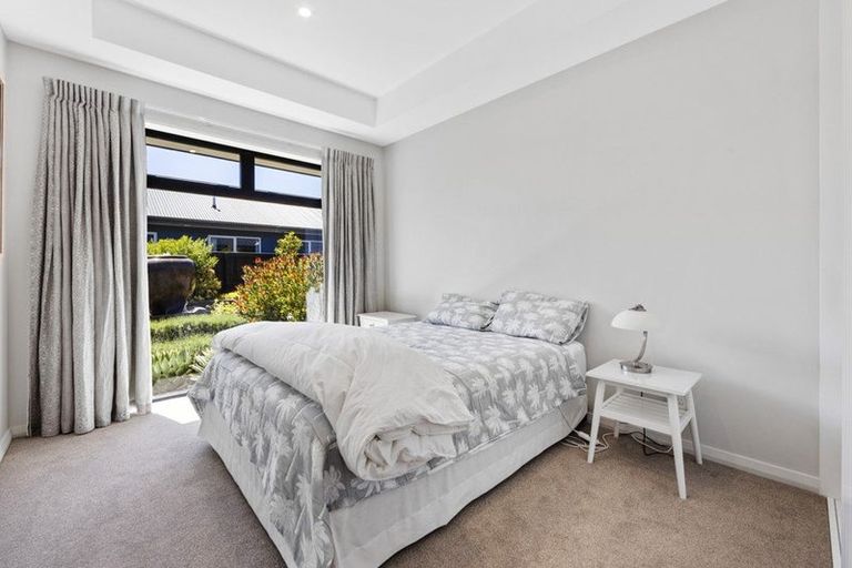 Photo of property in 17 Lees Road, Strowan, Christchurch, 8052