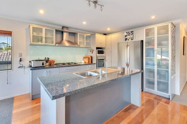 Photo of property in 41 San Marino Drive West, Henderson, Auckland, 0612